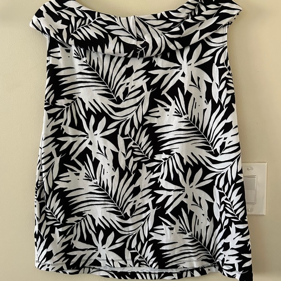 Rafaella-{Size 1X}-Boat Neck Black and White Tropical Print Sleeveless Shirt - Picture 2 of 4